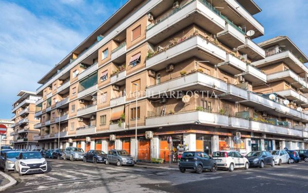 appartamento in vendita a Roma in zona Ostia