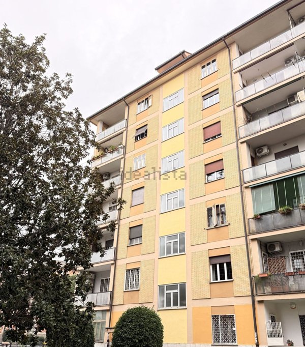 appartamento in vendita a Roma in zona Torre Spaccata