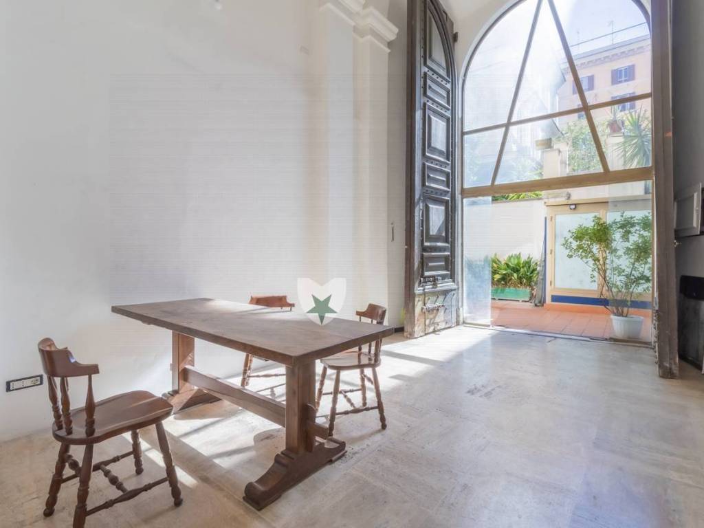 negozio in vendita a Roma in zona Rione Prati