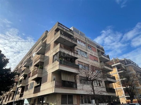 appartamento in vendita a Roma in zona Ostia