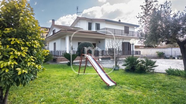 casa indipendente in vendita a Roma in zona Colle del Sole
