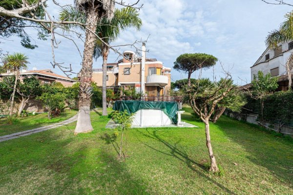 casa indipendente in vendita a Roma in zona Axa