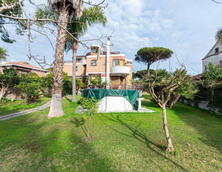casa indipendente in vendita a Roma in zona Axa