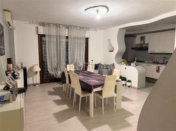 appartamento in vendita a Roma in zona Ardeatino