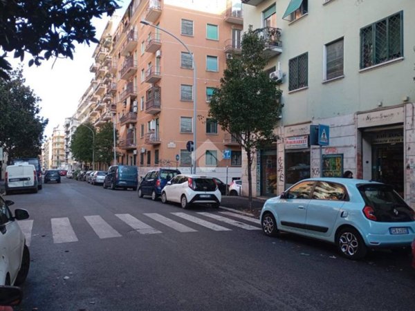 negozio in vendita a Roma in zona Prenestino-Labicano