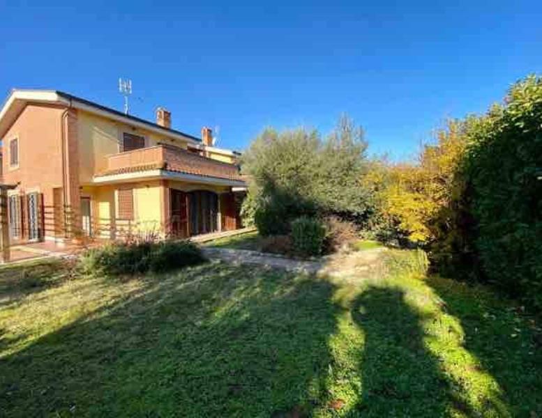 casa indipendente in vendita a Roma