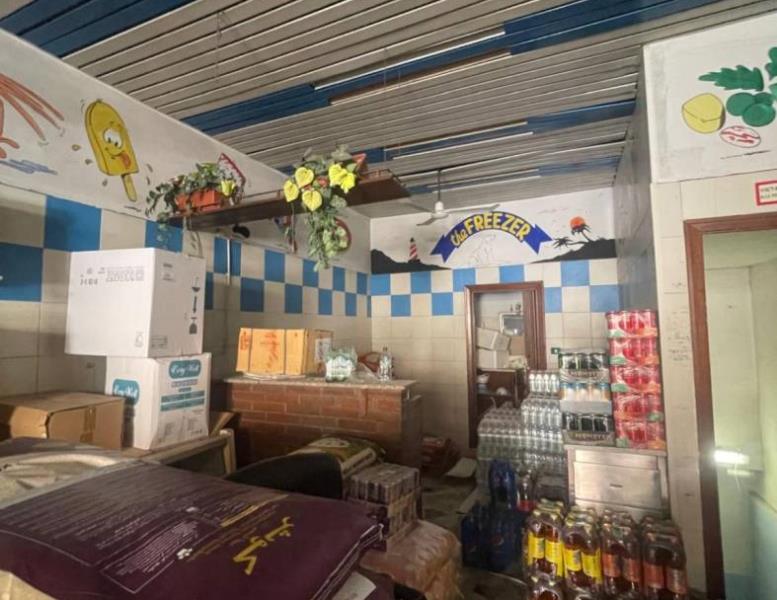 locale commerciale in vendita a Roma in zona Tuscolano