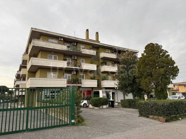 appartamento in vendita a Roma in zona Casal Morena