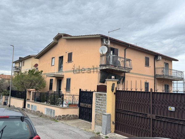 appartamento in vendita a Roma in zona Casal Morena
