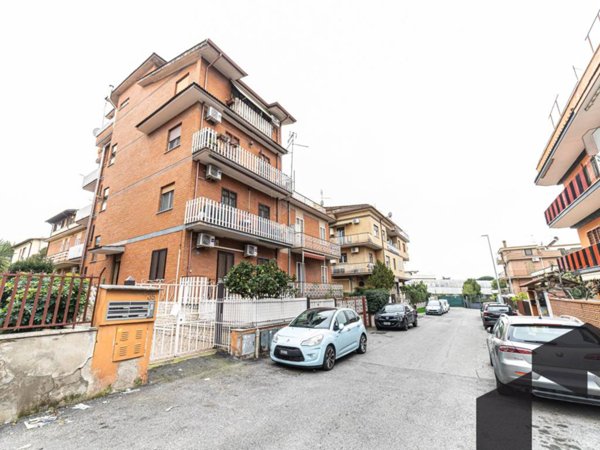 appartamento in vendita a Roma in zona Borghesiana