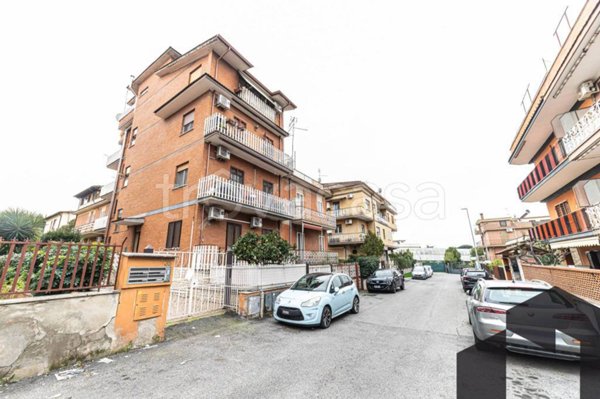 appartamento in vendita a Roma in zona Tor Bella Monaca