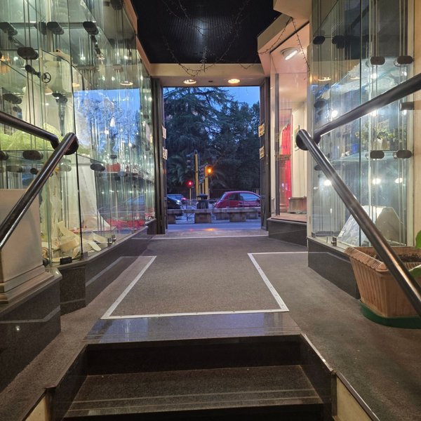 negozio in vendita a Roma in zona Portuense