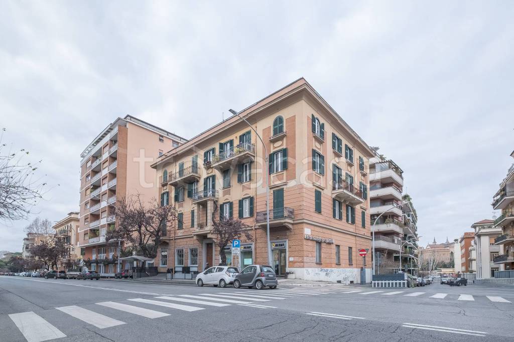 appartamento in vendita a Roma in zona Appio Latino