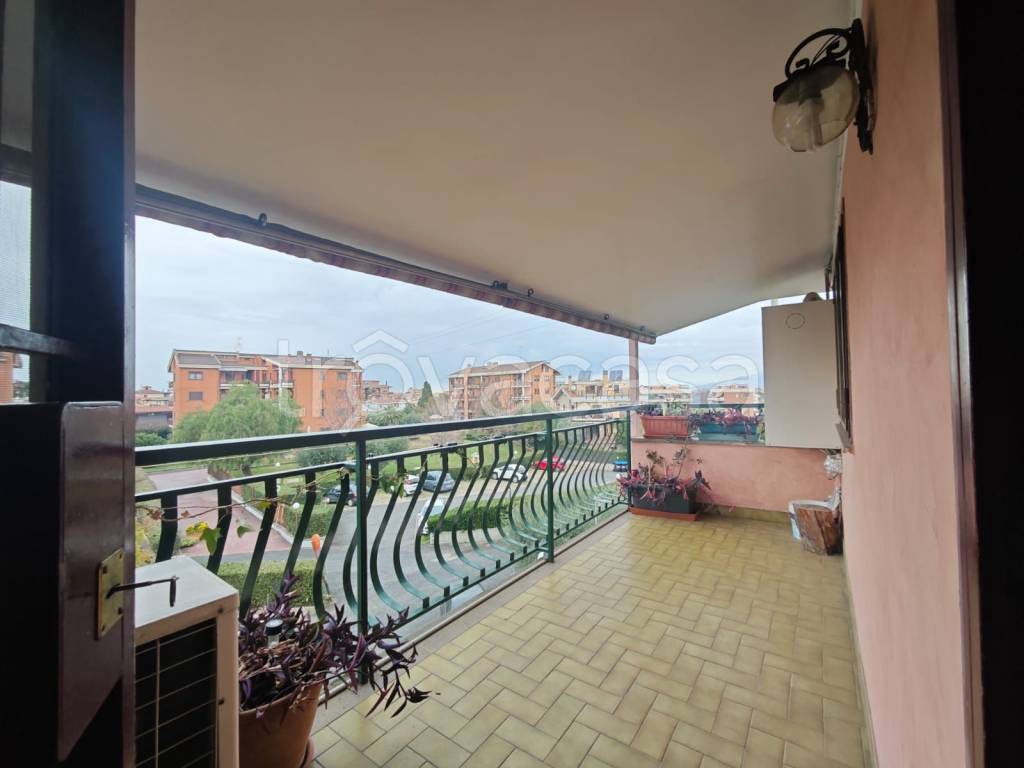 appartamento in vendita a Roma in zona Casal Morena