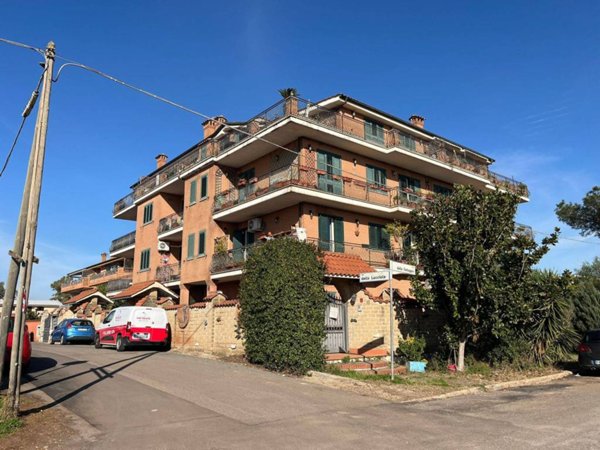 appartamento in vendita a Roma in zona Castel di Leva