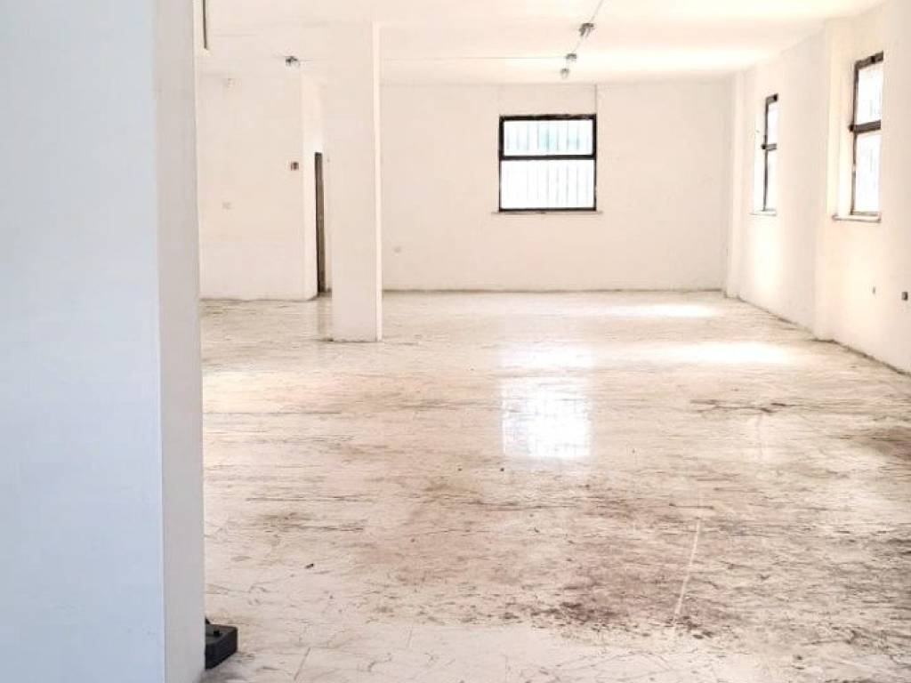 negozio in vendita a Roma in zona Collatino