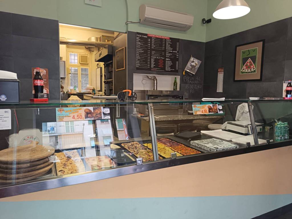 negozio in vendita a Roma in zona Tuscolano