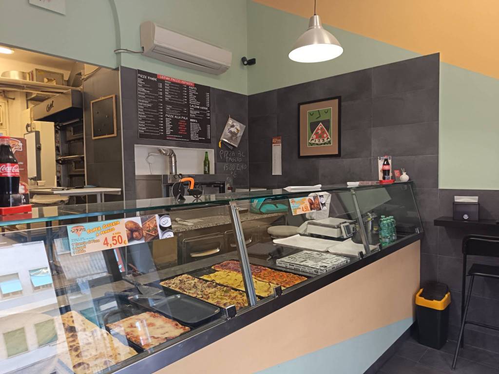 negozio in vendita a Roma in zona Appio Latino