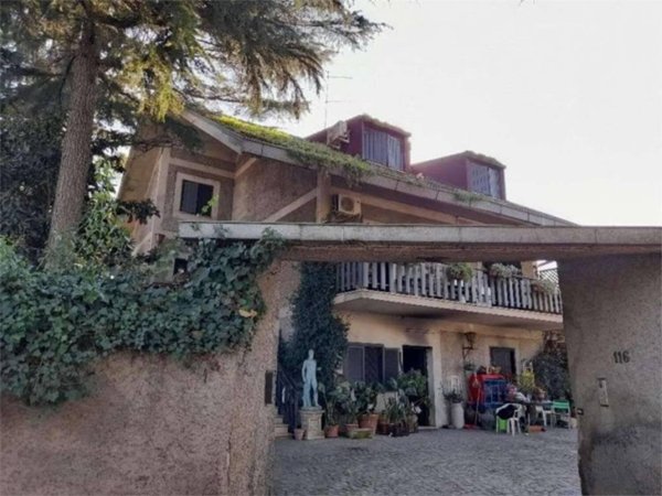 appartamento in vendita a Roma in zona Finocchio