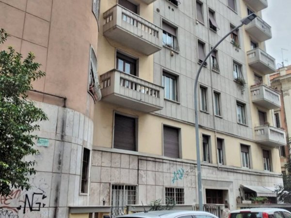 negozio in vendita a Roma in zona Appio Latino