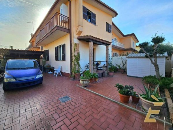 casa indipendente in vendita a Roma in zona Dragona/Bagnoletto