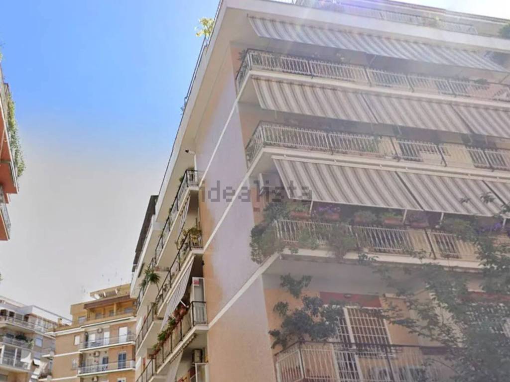 appartamento in vendita a Roma in zona Appio Latino