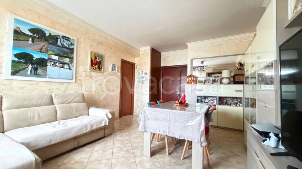 appartamento in vendita a Roma in zona Tor de' Cenci