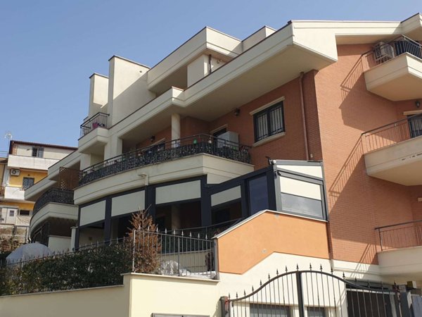 negozio in vendita a Roma in zona Finocchio