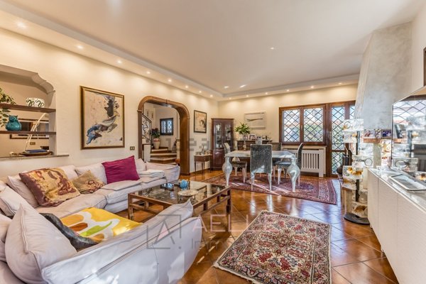 casa indipendente in vendita a Roma in zona Infernetto