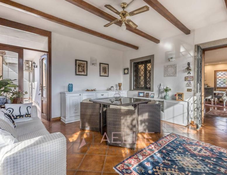 casa indipendente in vendita a Roma in zona Infernetto