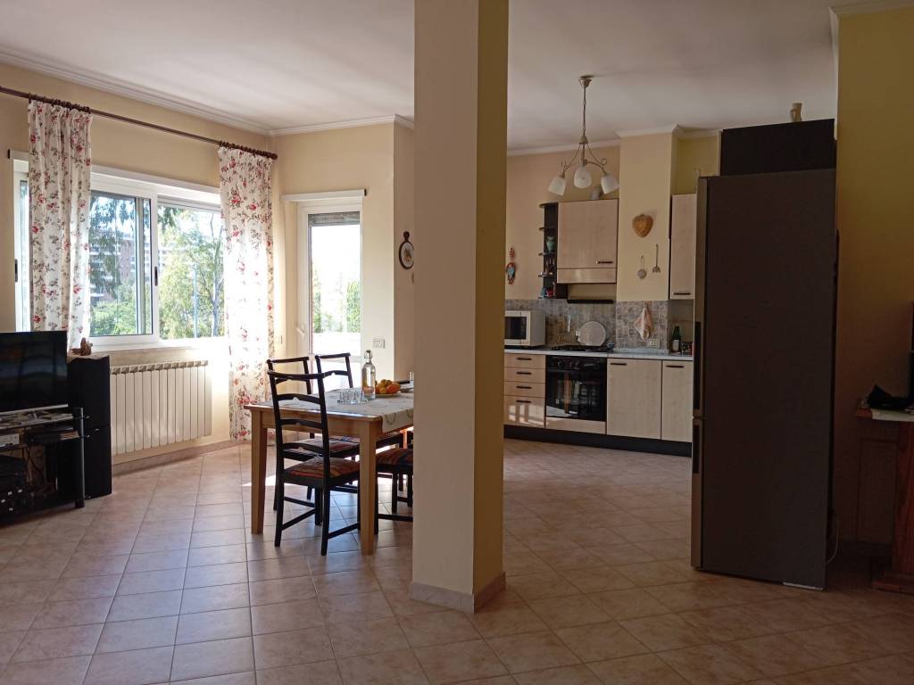 appartamento in vendita a Roma in zona Acilia