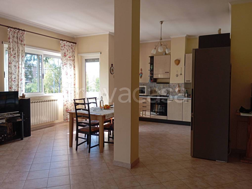 appartamento in vendita a Roma in zona Acilia