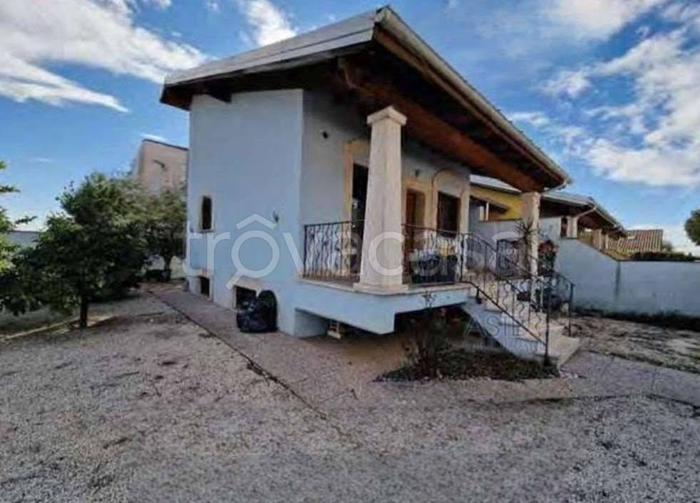 casa indipendente in vendita a Roma in zona Infernetto