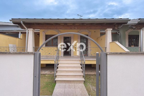 casa indipendente in vendita a Roma in zona Infernetto