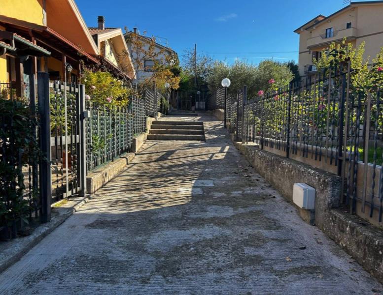 casa indipendente in vendita a Roma in zona Falcognana