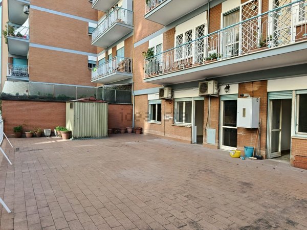 appartamento in vendita a Roma in zona Ostiense