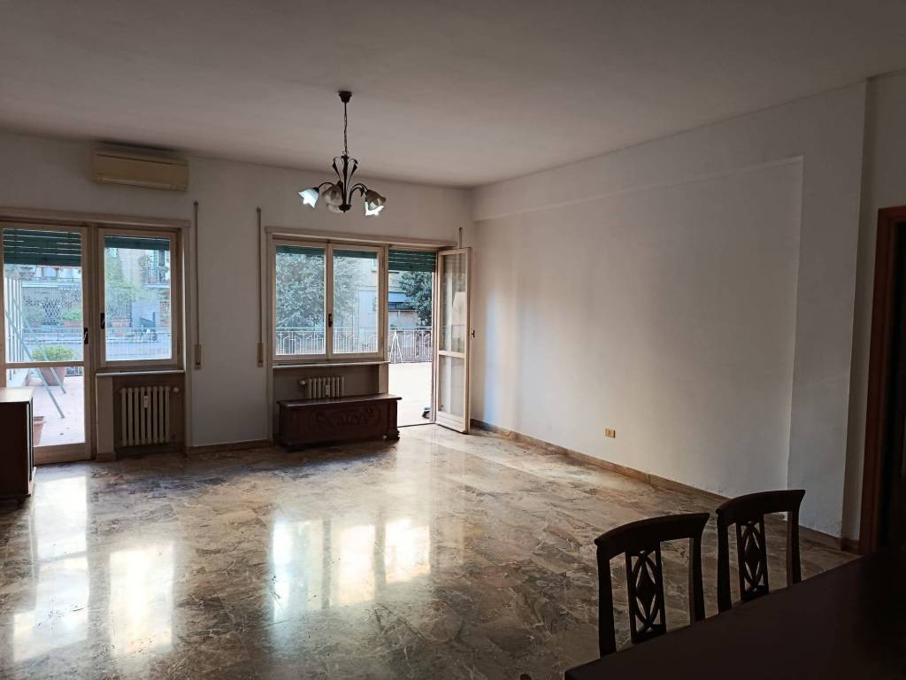 appartamento in vendita a Roma in zona Ostiense