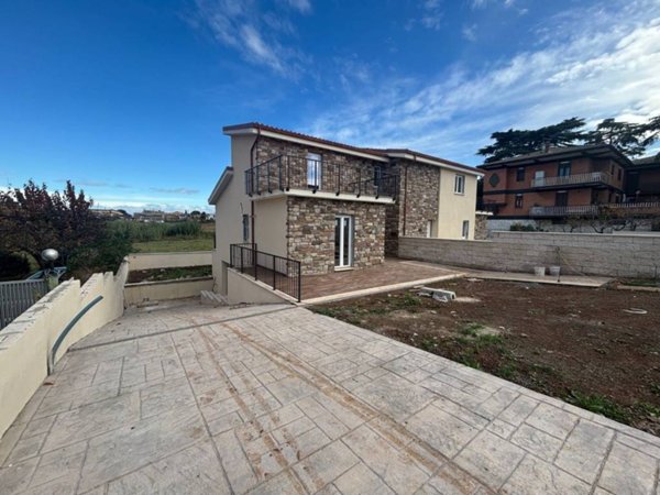 casa indipendente in vendita a Roma in zona Tor Vergata/Torrenova