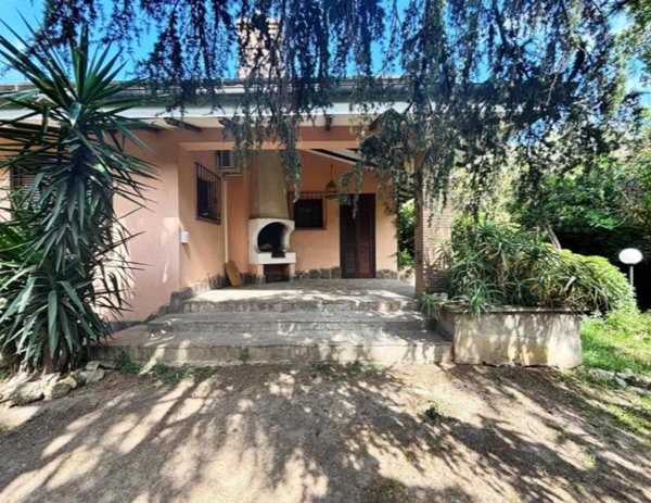 casa indipendente in vendita a Roma in zona Infernetto