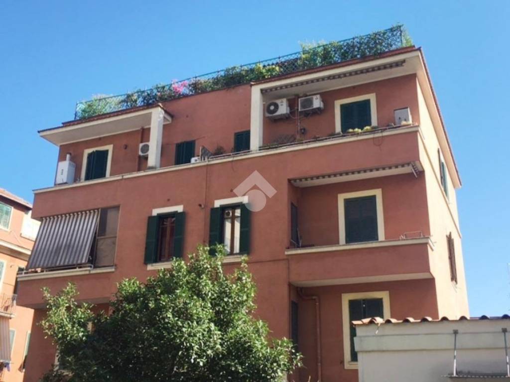 appartamento in vendita a Roma in zona Gianicolense