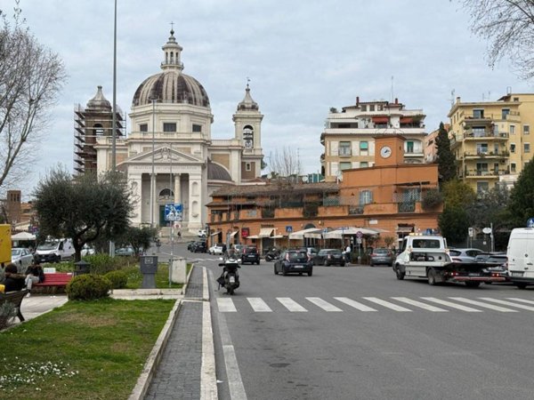 negozio in vendita a Roma in zona Della Vittoria