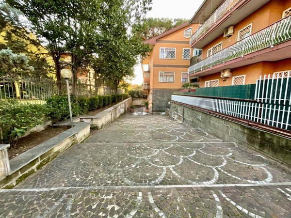 appartamento in vendita a Roma in zona Appio Pignatelli