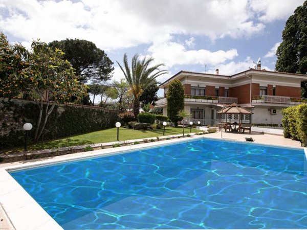 casa indipendente in vendita a Roma in zona Casal Palocco