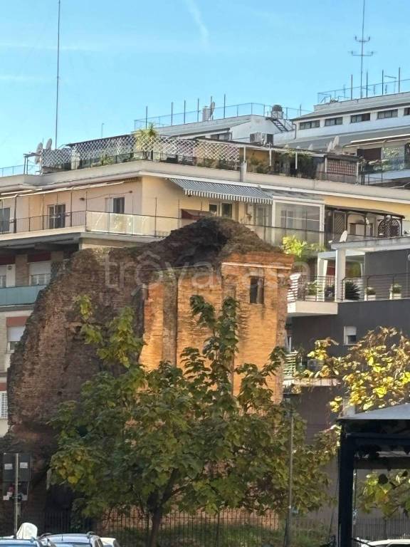 locale di sgombero in vendita a Roma in zona Trieste