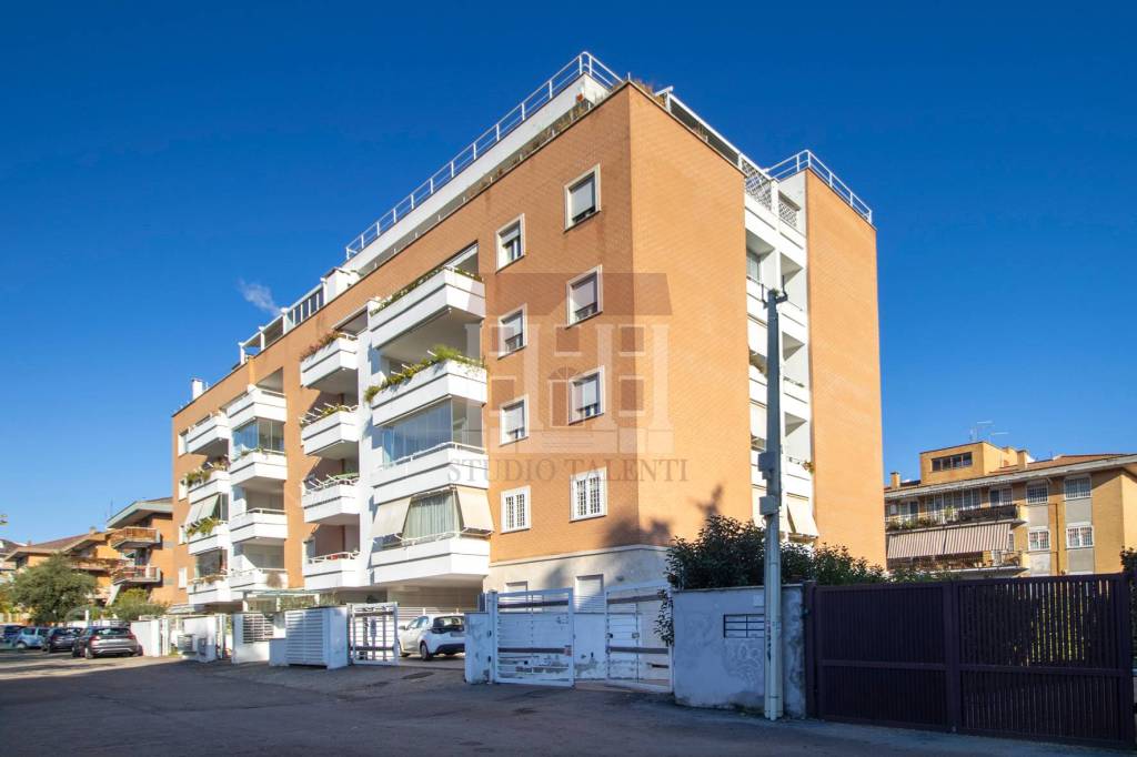 appartamento in vendita a Roma in zona Monte Sacro/Talenti