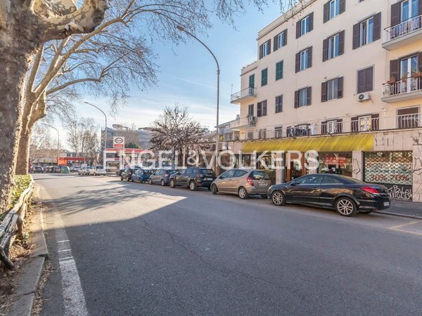 locale commerciale in vendita a Roma in zona Gianicolense