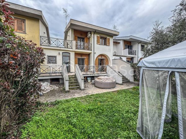 casa indipendente in vendita a Roma in zona Infernetto