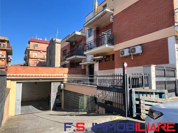 locale commerciale in vendita a Roma in zona Alessandrino