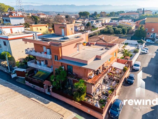 appartamento in vendita a Roma in zona Castelverde