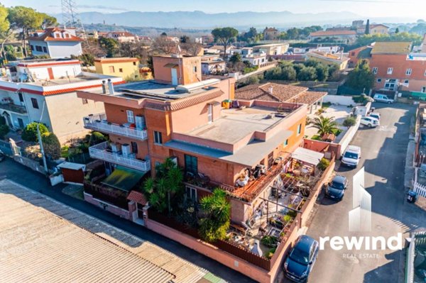 appartamento in vendita a Roma in zona Castelverde